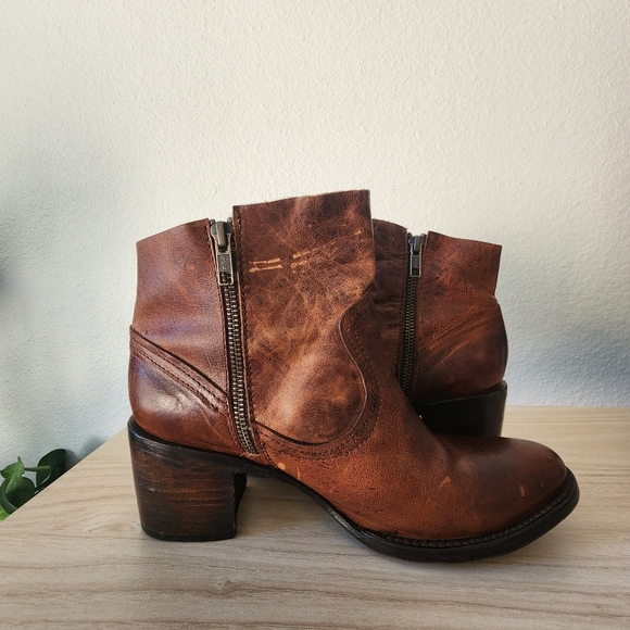 Free Bird by Steven Salt side zip ankle boot, Size 9 - Picture 6 of 15